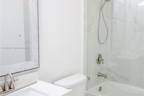 Снять в аренду виллу или дом в Майами, Флорида 6 спален, 241.55м2, № 2020781 - фото 16