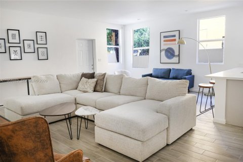 Снять в аренду виллу или дом в Майами, Флорида 6 спален, 241.55м2, № 2020781 - фото 2