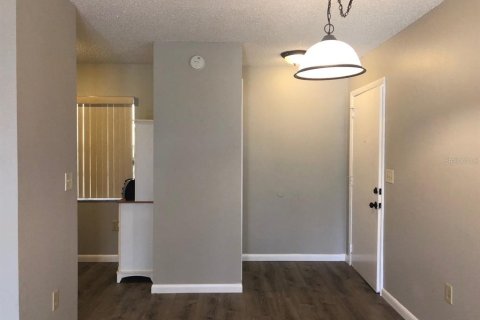 Condo in New Port Richey, Florida, 2 bedrooms № 2266697 - photo 3