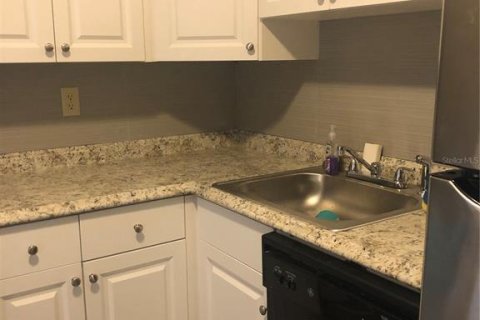 Condo in New Port Richey, Florida, 2 bedrooms № 2266697 - photo 7