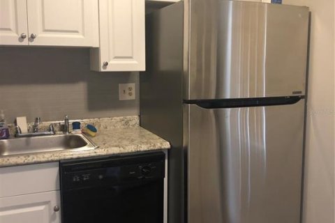 Condo in New Port Richey, Florida, 2 bedrooms № 2266697 - photo 5