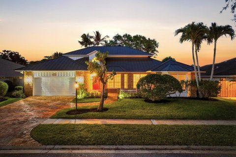 House in Palm Beach Gardens, Florida 4 bedrooms, 312.71 sq.m. № 2401266 - photo 2