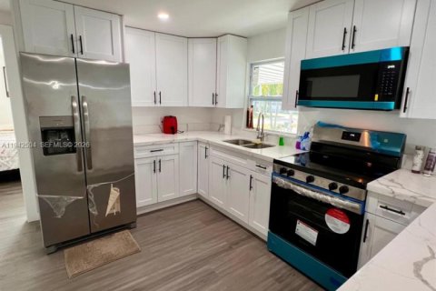 Appartement à louer à Dania Beach, Floride: 2 chambres, 81.1 m2 № 1999161 - photo 2