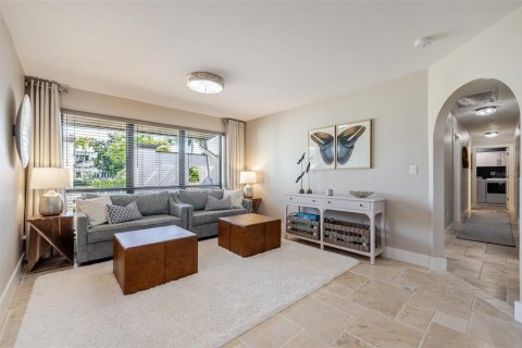 Villa ou maison à vendre à Fort Myers, Floride: 3 chambres, 261.33 m2 № 2206813 - photo 4