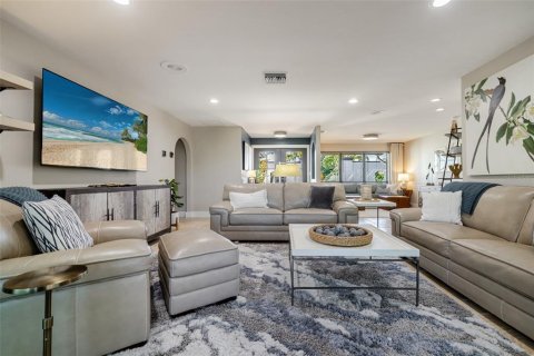 Villa ou maison à vendre à Fort Myers, Floride: 3 chambres, 261.33 m2 № 2206813 - photo 3