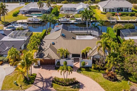 House in Fort Myers, Florida 3 bedrooms, 261.33 sq.m. № 2206813
