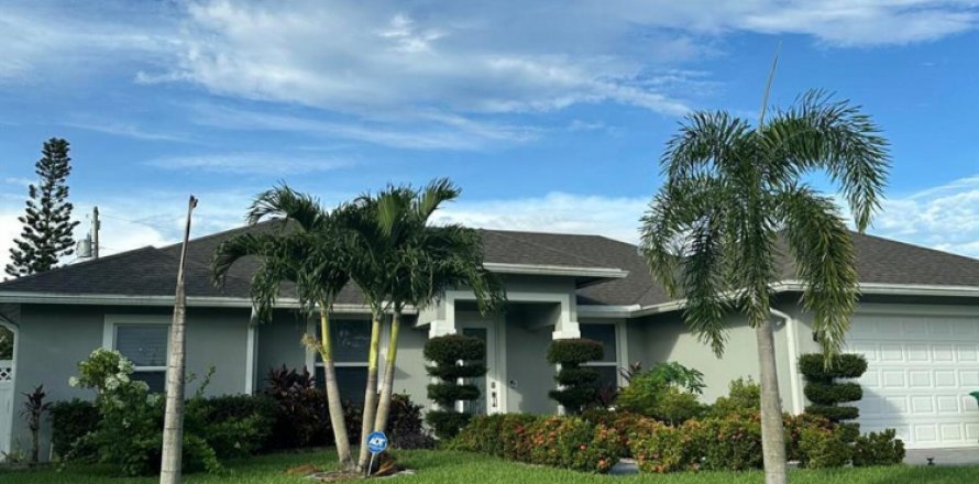 House in Port St. Lucie, Florida 4 bedrooms, 179.49 sq.m. № 2245457