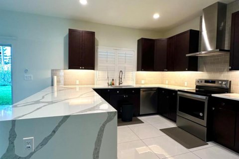 House in Port St. Lucie, Florida 4 bedrooms, 179.49 sq.m. № 2245457 - photo 7