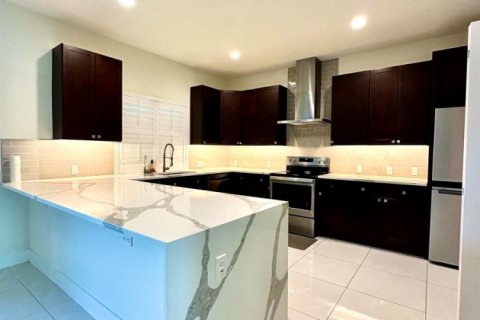 House in Port St. Lucie, Florida 4 bedrooms, 179.49 sq.m. № 2245457 - photo 10
