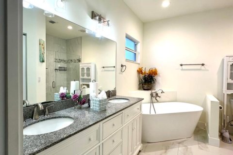 House in Port St. Lucie, Florida 4 bedrooms, 179.49 sq.m. № 2245457 - photo 19