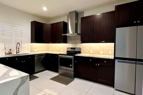 House in Port St. Lucie, Florida 4 bedrooms, 179.49 sq.m. № 2245457 - photo 2