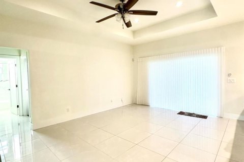 House in Port St. Lucie, Florida 4 bedrooms, 179.49 sq.m. № 2245457 - photo 11
