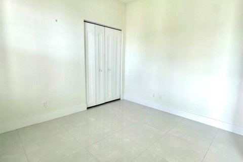 House in Port St. Lucie, Florida 4 bedrooms, 179.49 sq.m. № 2245457 - photo 6