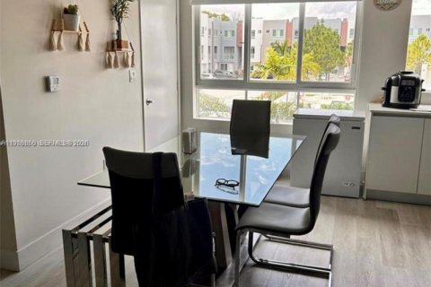 Condo in Miami, Florida, 3 bedrooms  № 2049085 - photo 2