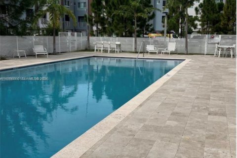 Condo in Miami, Florida, 3 bedrooms  № 2049085 - photo 17