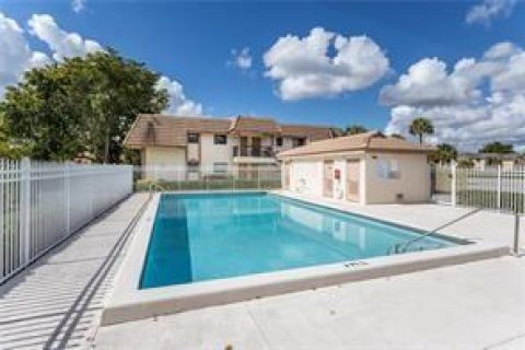 Apartamento en alquiler en Coral Springs, Florida, 3 dormitorios, 105.72 m2 № 1227001 - foto 1