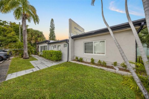 Propiedad comercial en venta en Hollywood, Florida № 1973421 - foto 1