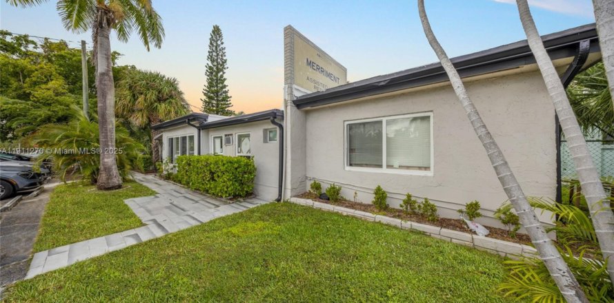 Propiedad comercial en Hollywood, Florida № 1973421