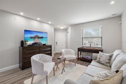 Condo in Kissimmee, Florida, 2 bedrooms  № 2224908 - photo 23