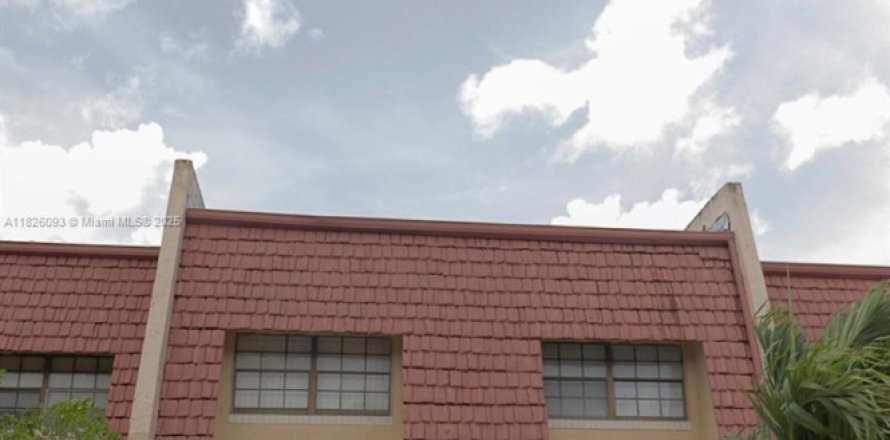 Townhouse in Tamarac, Florida 4 bedrooms, 204.38 sq.m. № 1816479
