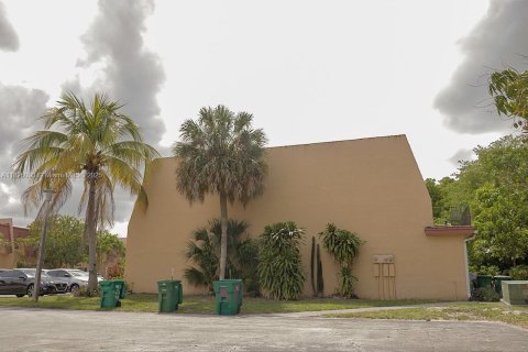 Townhouse in Tamarac, Florida 4 bedrooms, 204.38 sq.m. № 1816479 - photo 9