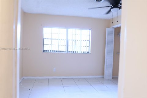 Townhouse in Tamarac, Florida 4 bedrooms, 204.38 sq.m. № 1816479 - photo 7