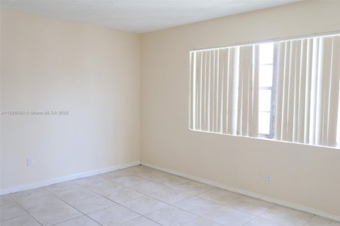 Townhouse in Tamarac, Florida 4 bedrooms, 204.38 sq.m. № 1816479 - photo 6