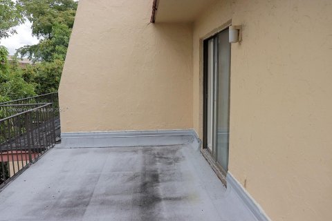 Townhouse in Tamarac, Florida 4 bedrooms, 204.38 sq.m. № 1816479 - photo 8