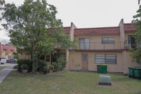 Townhouse in Tamarac, Florida 4 bedrooms, 204.38 sq.m. № 1816479 - photo 10