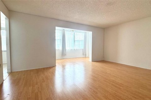 Condominio en venta en Saint Petersburg, Florida, 1 dormitorio, 83.61 m2 № 2104206 - foto 4