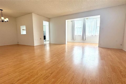 Condominio en venta en Saint Petersburg, Florida, 1 dormitorio, 83.61 m2 № 2104206 - foto 3