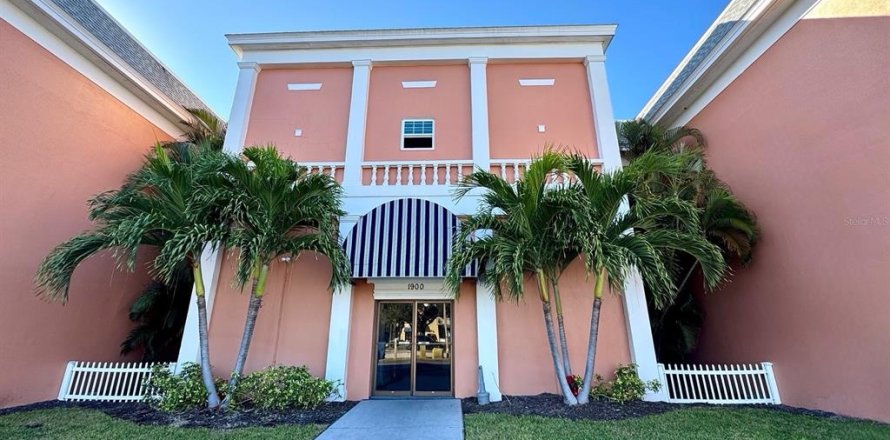 Condominio en Saint Petersburg, Florida, 1 dormitorio № 2104206