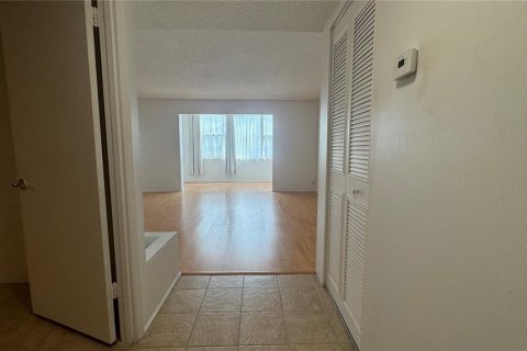 Condominio en venta en Saint Petersburg, Florida, 1 dormitorio, 83.61 m2 № 2104206 - foto 2