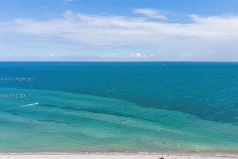Condominio en alquiler en Key Biscayne, Florida, 2 dormitorios, 133.31 m2 № 1850766 - foto 1