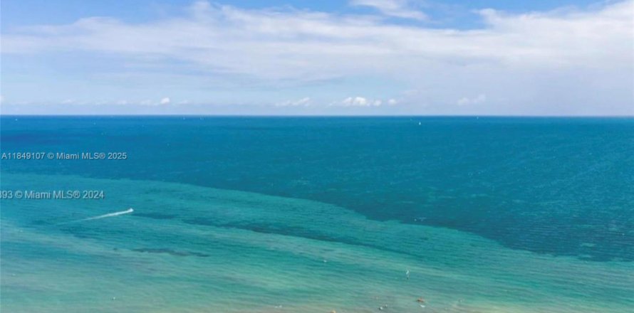 Condominio en Key Biscayne, Florida, 2 dormitorios № 1850766