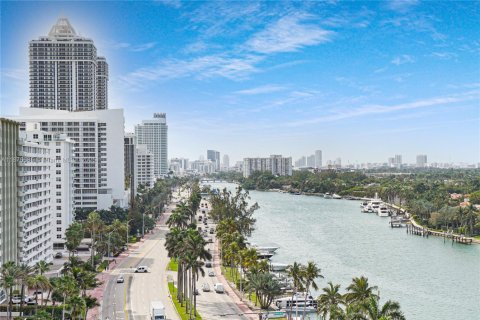 Apartment in Miami Beach, Florida 2 bedrooms, 111.48 sq.m. № 2036986 - photo 2