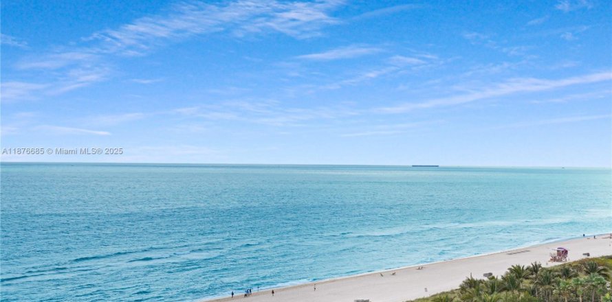 Apartment in Miami Beach, Florida 2 bedrooms, 111.48 sq.m. № 2036986