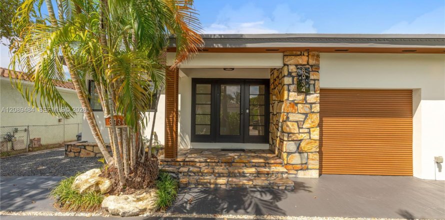 Casa en Surfside, Florida 3 dormitorios, 152.08 m2 № 2368300