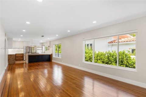 Casa en venta en Surfside, Florida, 3 dormitorios, 152.08 m2 № 2368300 - foto 11