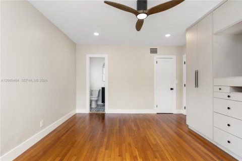Casa en venta en Surfside, Florida, 3 dormitorios, 152.08 m2 № 2368300 - foto 29