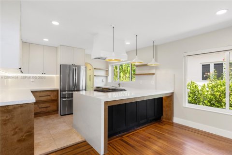 Casa en venta en Surfside, Florida, 3 dormitorios, 152.08 m2 № 2368300 - foto 15