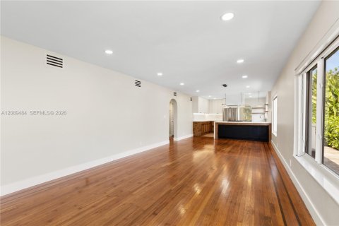 Casa en venta en Surfside, Florida, 3 dormitorios, 152.08 m2 № 2368300 - foto 10
