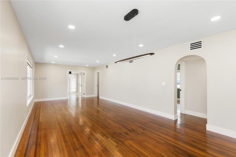 Casa en venta en Surfside, Florida, 3 dormitorios, 152.08 m2 № 2368300 - foto 23