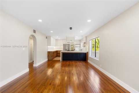 Casa en venta en Surfside, Florida, 3 dormitorios, 152.08 m2 № 2368300 - foto 12