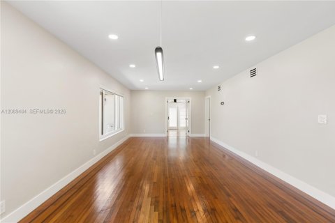 Casa en venta en Surfside, Florida, 3 dormitorios, 152.08 m2 № 2368300 - foto 22