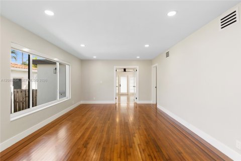 Casa en venta en Surfside, Florida, 3 dormitorios, 152.08 m2 № 2368300 - foto 24