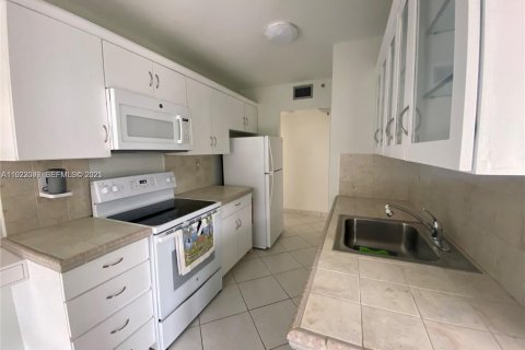 Condominio en alquiler en Miami Beach, Florida, 1 dormitorio, 91.69 m2 № 1976810 - foto 3