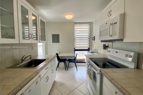 Condominio en alquiler en Miami Beach, Florida, 1 dormitorio, 91.69 m2 № 1976810 - foto 2