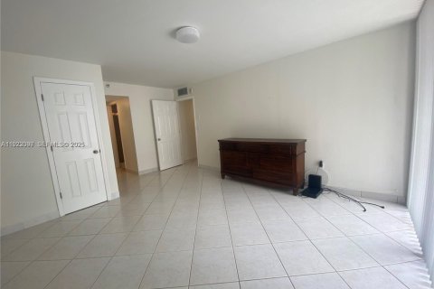 Condominio en alquiler en Miami Beach, Florida, 1 dormitorio, 91.69 m2 № 1976810 - foto 17