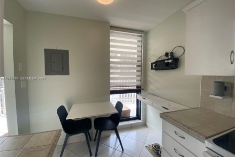 Condominio en alquiler en Miami Beach, Florida, 1 dormitorio, 91.69 m2 № 1976810 - foto 4